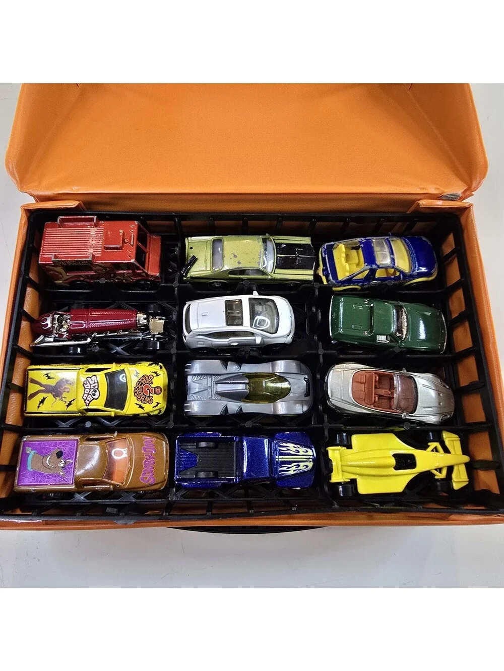 Matchbox Car Carry Case 2001 w/30 Vintage Matchbox Hot Wheels Scooby, etc Cars